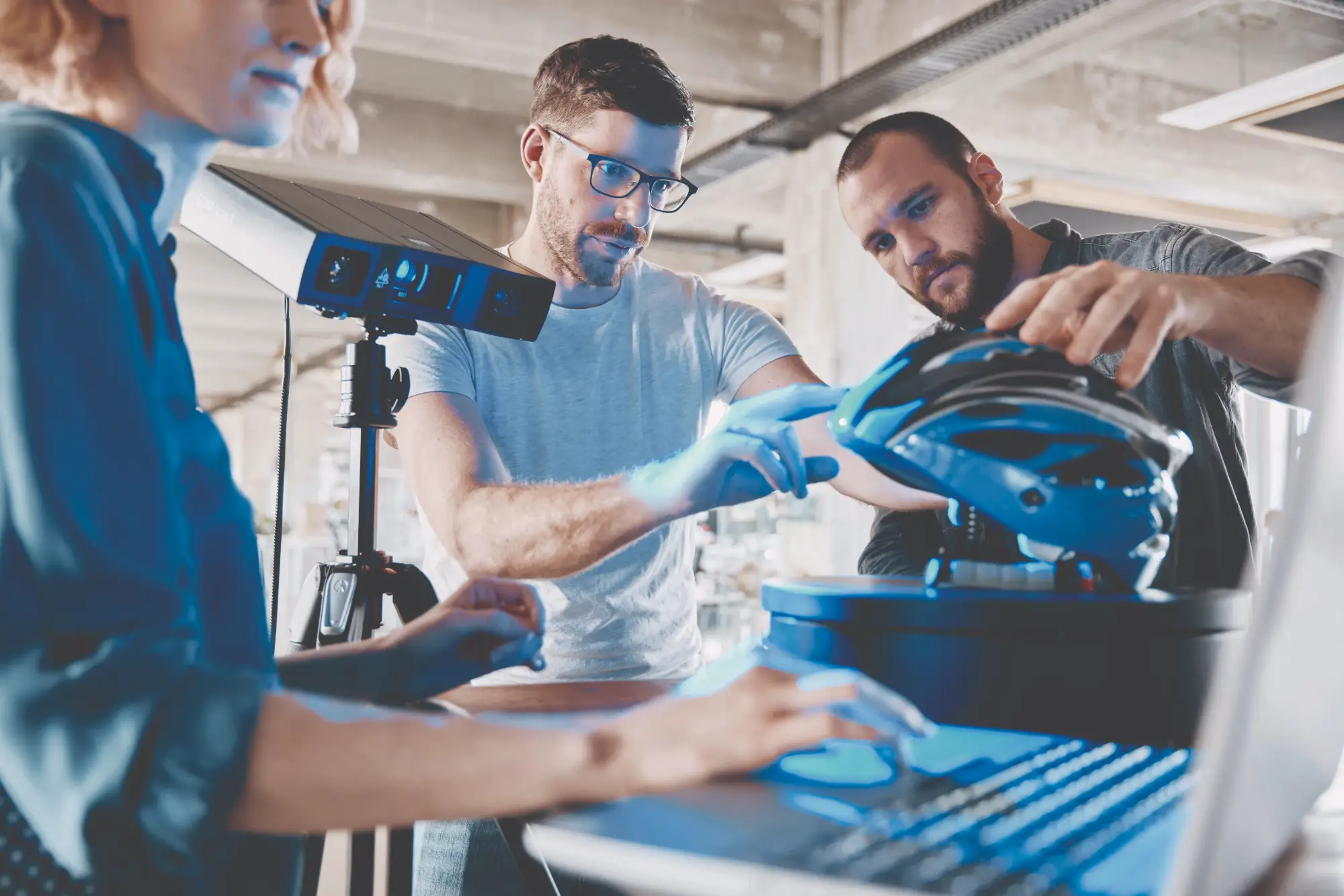 FIRST specialist training an operator on a ZEISS inspection system